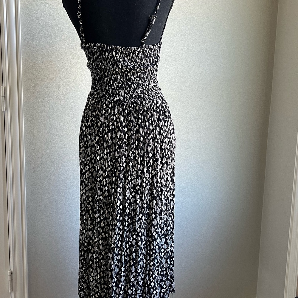 Angie Black and White Cactus Midi Dress peep hole Size Small - Picture 2 of 3